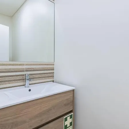 Sunny Patio And King Size Bed In Trendy Marvila 아파트 *