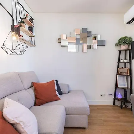 아파트 Sunny Patio And King Size Bed In Trendy Marvila
