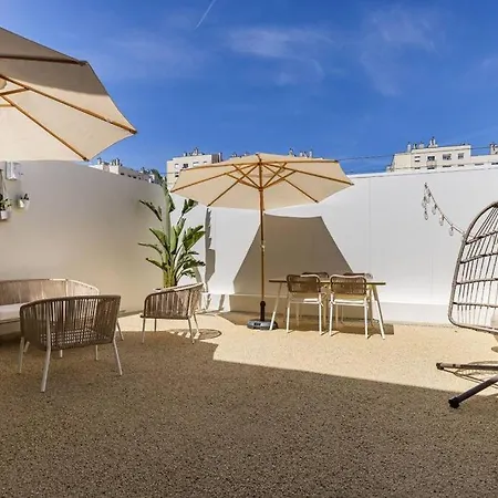 아파트 Sunny Patio And King Size Bed In Trendy Marvila *