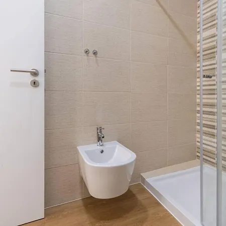 아파트 Sunny Patio And King Size Bed In Trendy Marvila 리스본