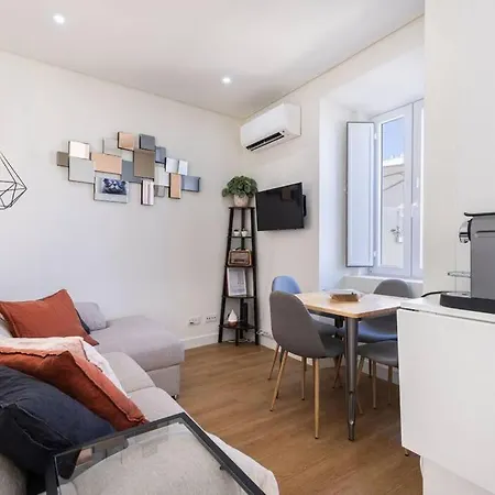 Sunny Patio And King Size Bed In Trendy Marvila 아파트 *