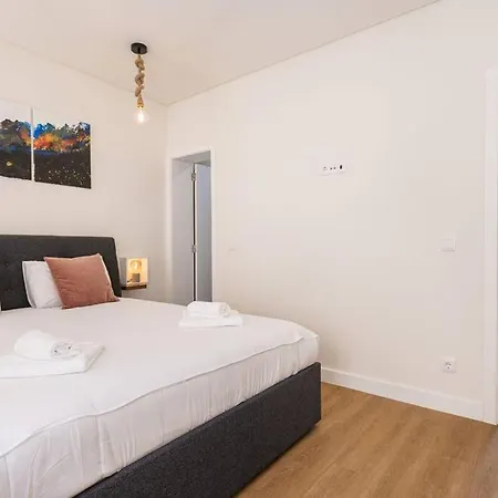 아파트 Sunny Patio And King Size Bed In Trendy Marvila 리스본