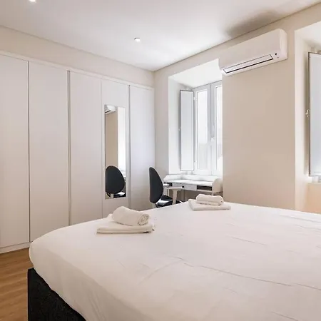 아파트 Sunny Patio And King Size Bed In Trendy Marvila