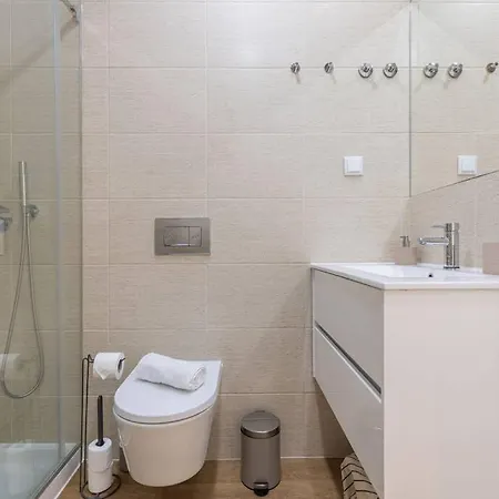 Sunny Patio And King Size Bed In Trendy Marvila 아파트