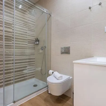 Sunny Patio And King Size Bed In Trendy Marvila 아파트