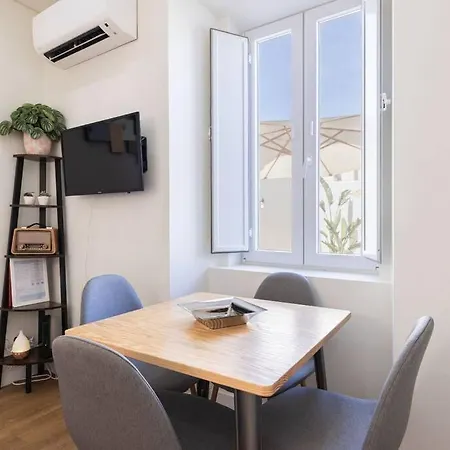 아파트 Sunny Patio And King Size Bed In Trendy Marvila 리스본