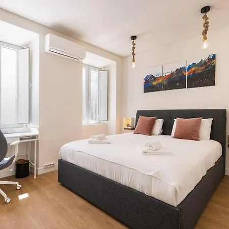 Sunny Patio And King Size Bed In Trendy Marvila 아파트